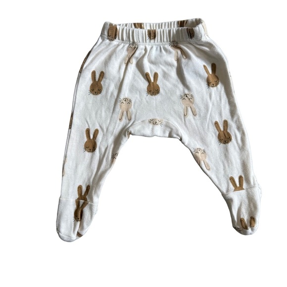 OLD NAVY CREAM BUNNY PRINT FOOTED PANTS SIZE NEWBORN - Picture 1 of 5